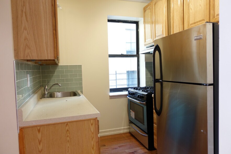 Building Photo - 715 W 172nd St