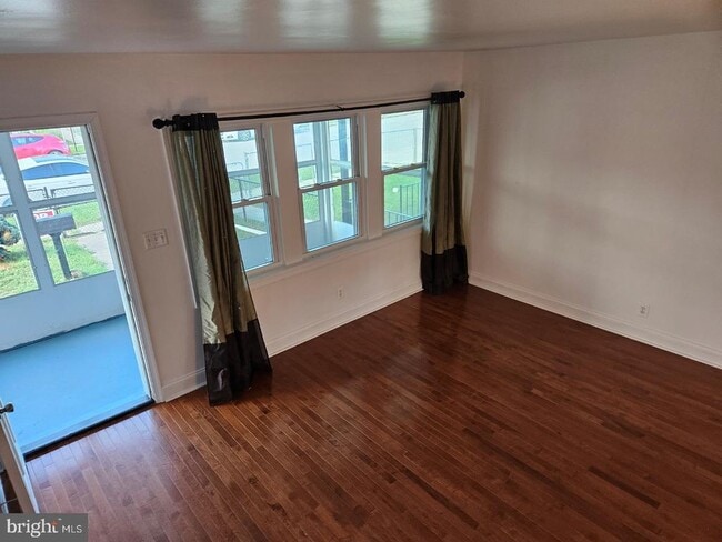 Building Photo - 803 Jeannette Ave