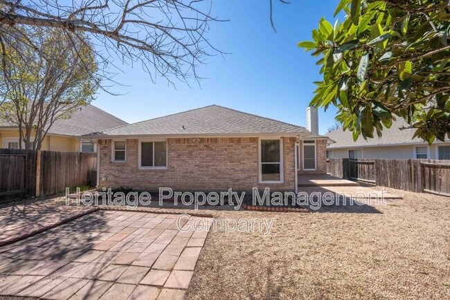 Building Photo - 1435 Bluff Forest