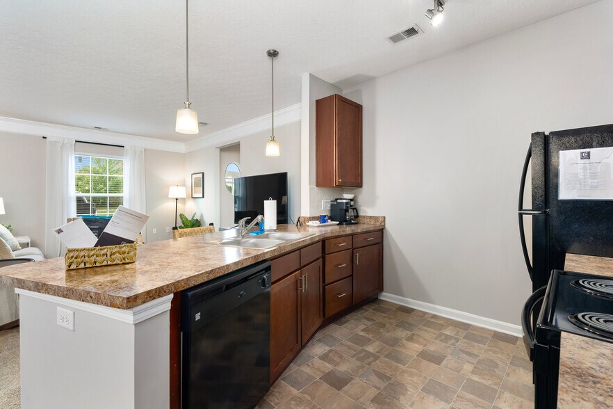 Building Photo - 3959C Knapford Dr