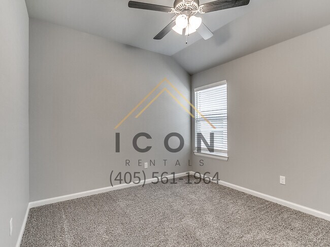 Building Photo - 4512 Oasis Ln