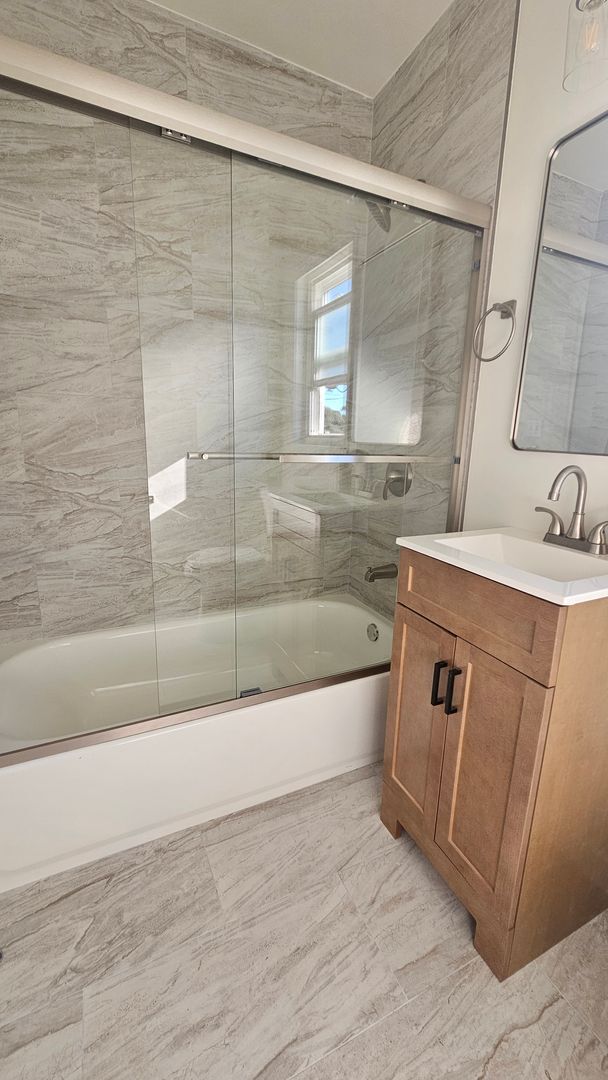 Building Photo - 210901