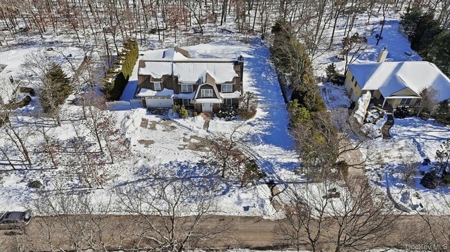 Building Photo - 27 Jeffrey Ln