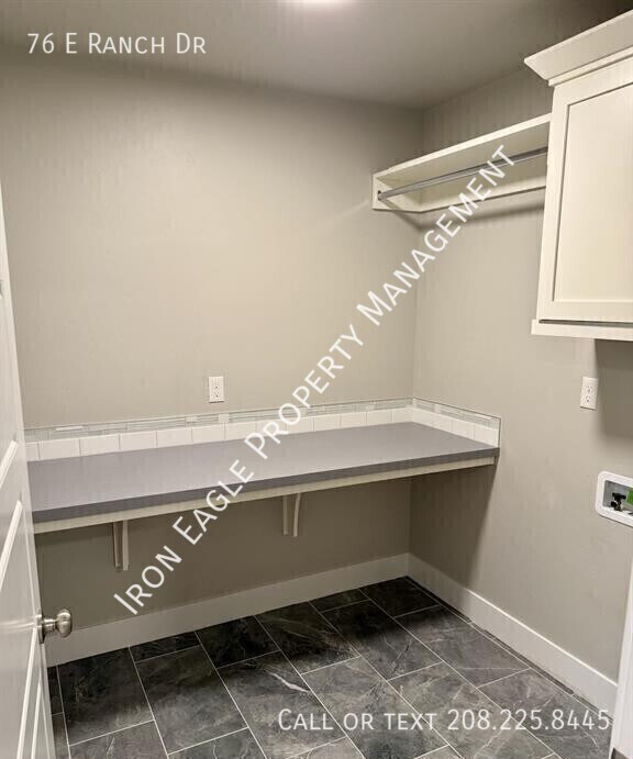 Building Photo - 76 E Ranch Dr