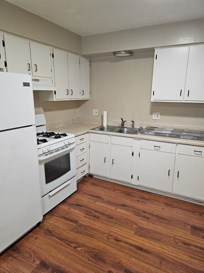 Building Photo - View your new home today