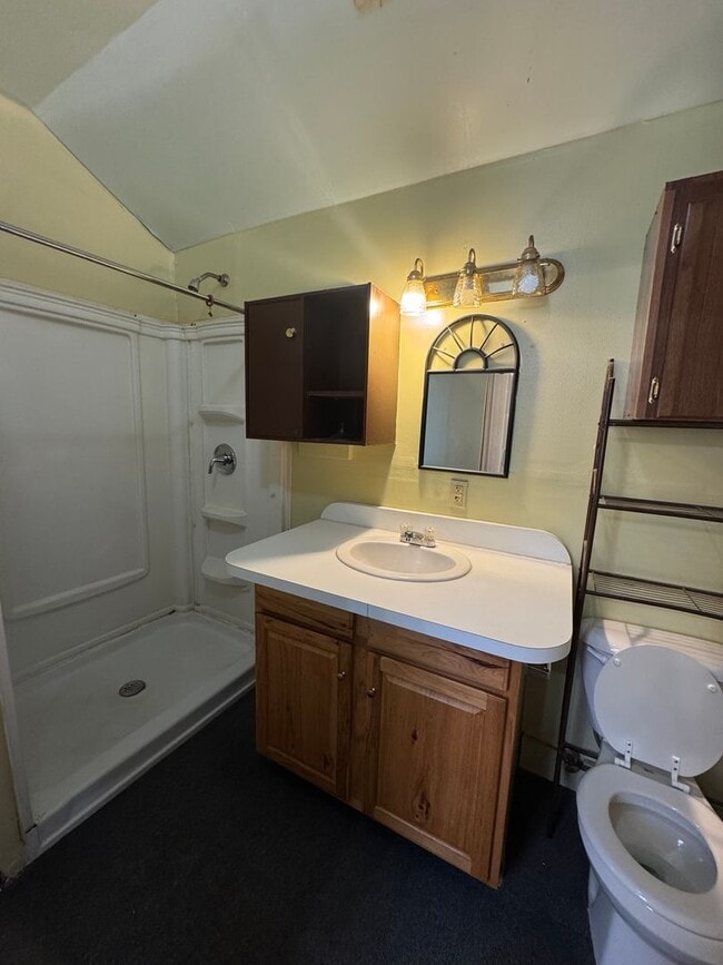 Building Photo - Cute 3 Bedroom Home