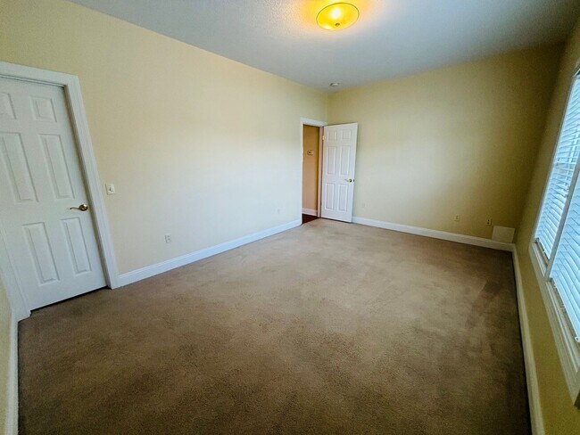 Building Photo - 1733 Lions Dr NW