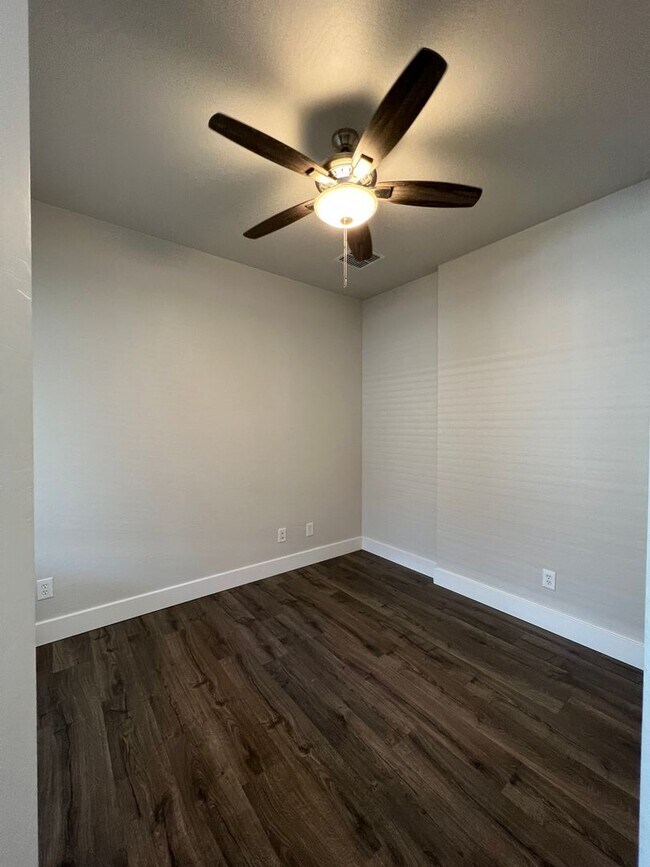 Building Photo - 3 Bedroom + Office in Highlands Ranch, Chi...
