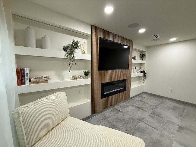 Building Photo - 5912 Harvest Hill Rd