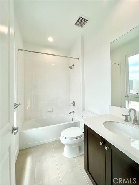 Building Photo - 27511 Elderberry Dr