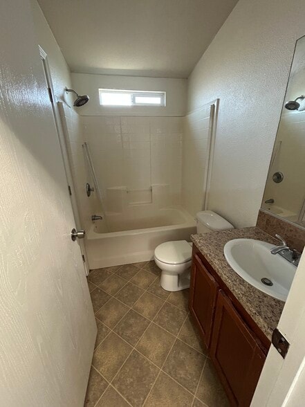 Building Photo - 6475 Atlantic Ave