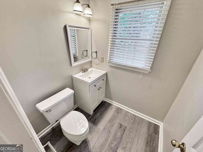 Building Photo - 4051 Coyte Dr