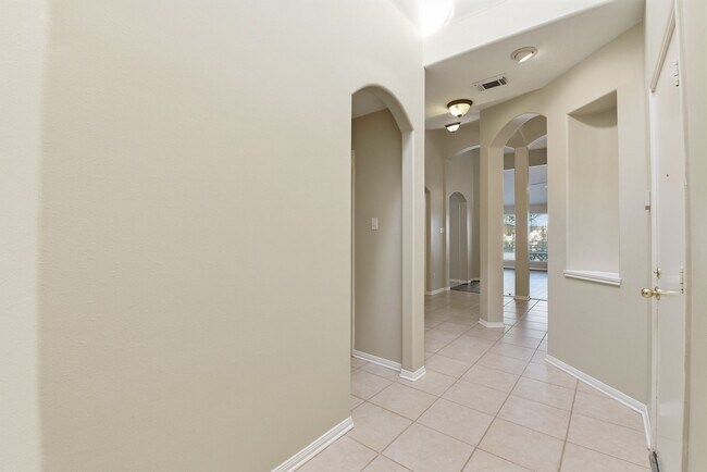 Building Photo - 18 Steep Trail Pl