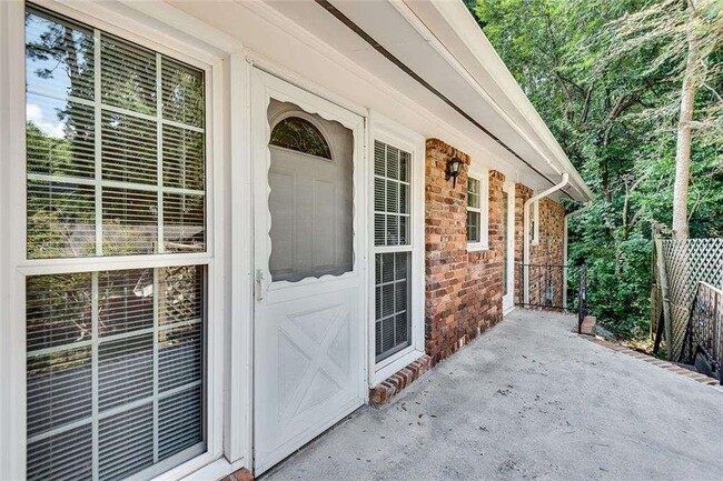 Building Photo - 799 Marstevan Dr NE