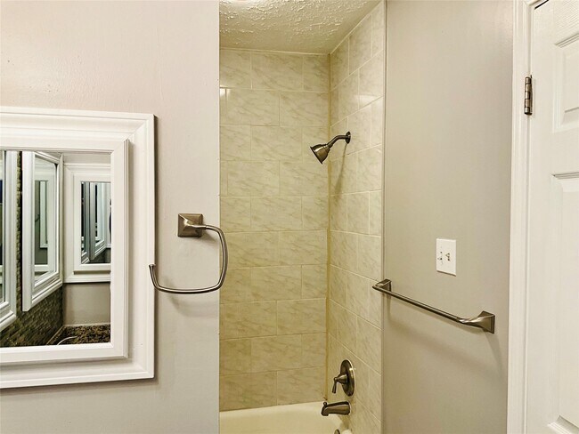 Building Photo - 11827 Moss Branch Rd