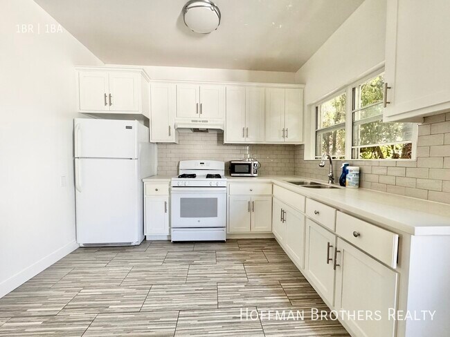 Building Photo - 5446 1/2 Harold Way -6A