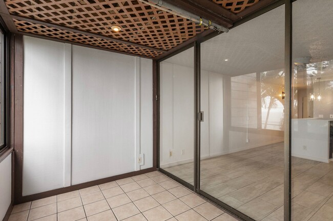 Building Photo - Live your best life in this well-appointed condo in Makaua Village