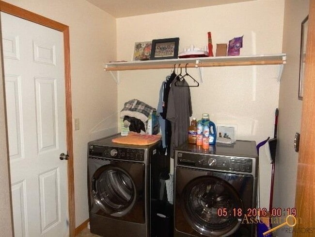 Building Photo - SPACIOUS | 3 BEDROOM | TOWNHOME | LOCATED IN AUBURN HILLS