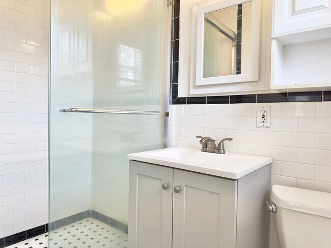 Building Photo - 3bed/2bath Home Off Treasure Island Causew...