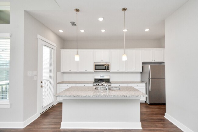 Building Photo - 708 Strawberry Pines Ct