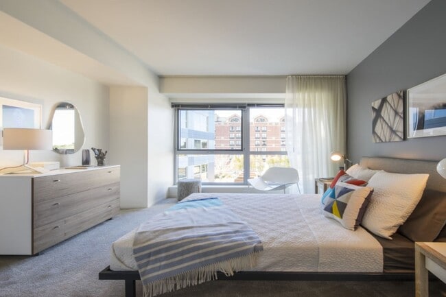 Building Photo - Zinc