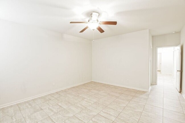 Building Photo - 1829 Persimmon Dr