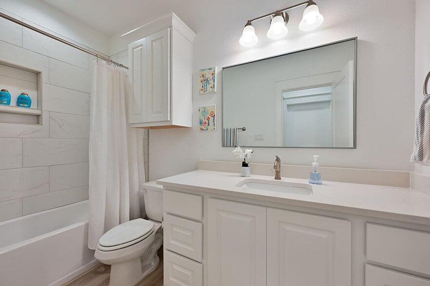 Building Photo - 5048 Mooney Fls Dr