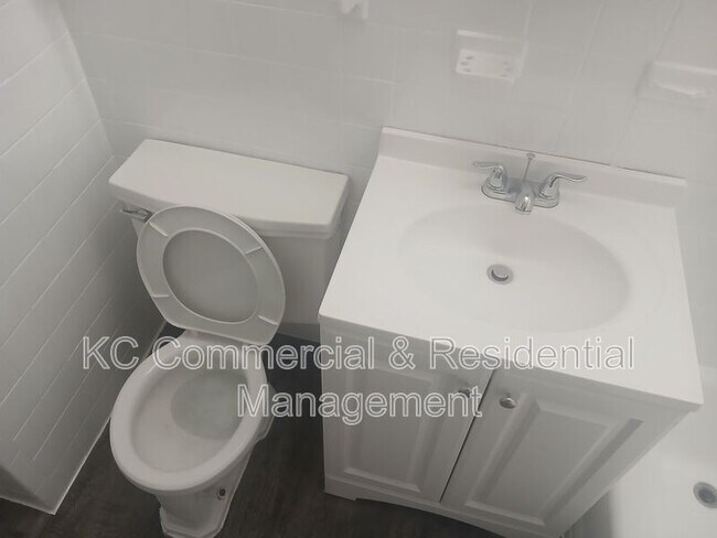 Building Photo - 9211 E 50th Terrace