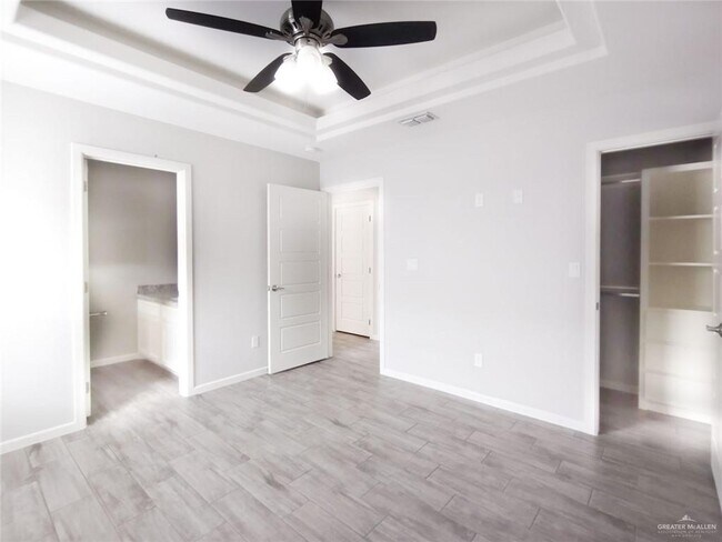 Building Photo - 12 Golden Nugget