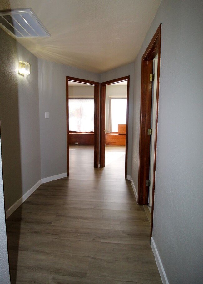 Building Photo - 2081 Paseo Del Prado Dr