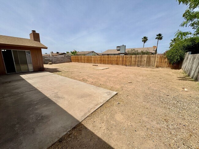 Building Photo - Fantastic 3 Bedroom/2 Bath Single Level Home & NO HOA!  Schedule a Showing Today!