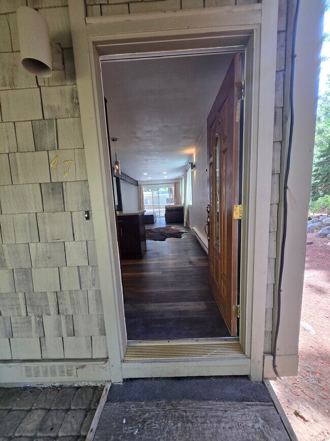 Building Photo - 810 Alder Ave