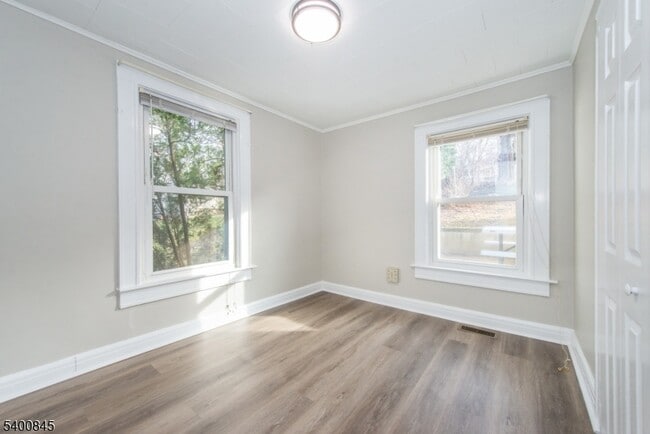 Building Photo - 16 Front St