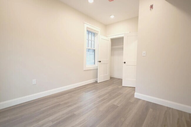 Building Photo - 701 E 2nd St