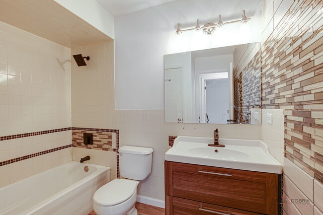 Building Photo - 808 Inverrary Ln