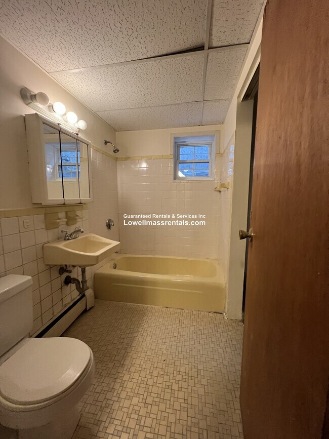 Building Photo - 238 Chelsea St