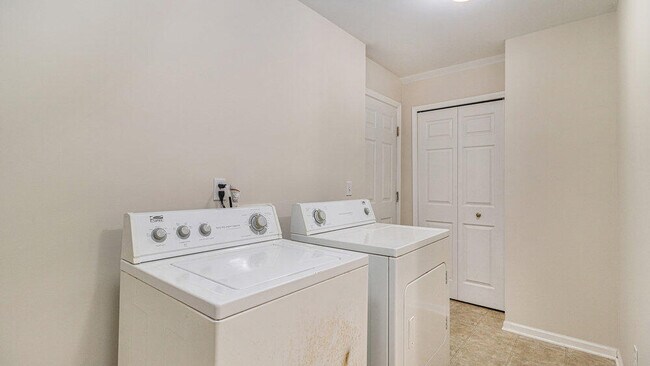 Building Photo - 1120 Addington Ln