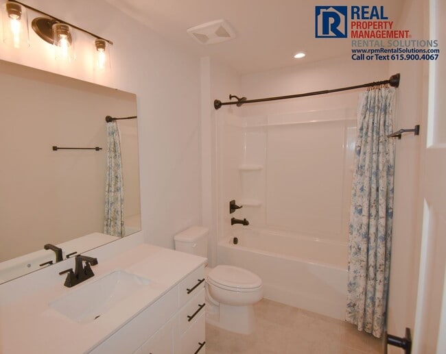 Building Photo - Amazing, modern and spacious home! 4 bd, 2...