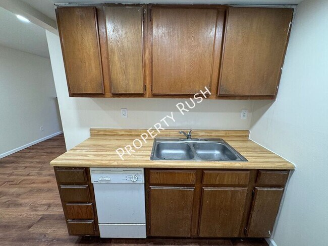 Building Photo - 1511 Rustic Dr