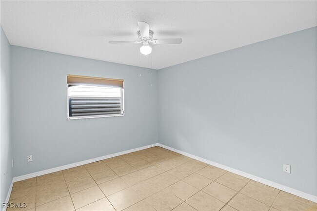 Building Photo - 6014 Deming Ave