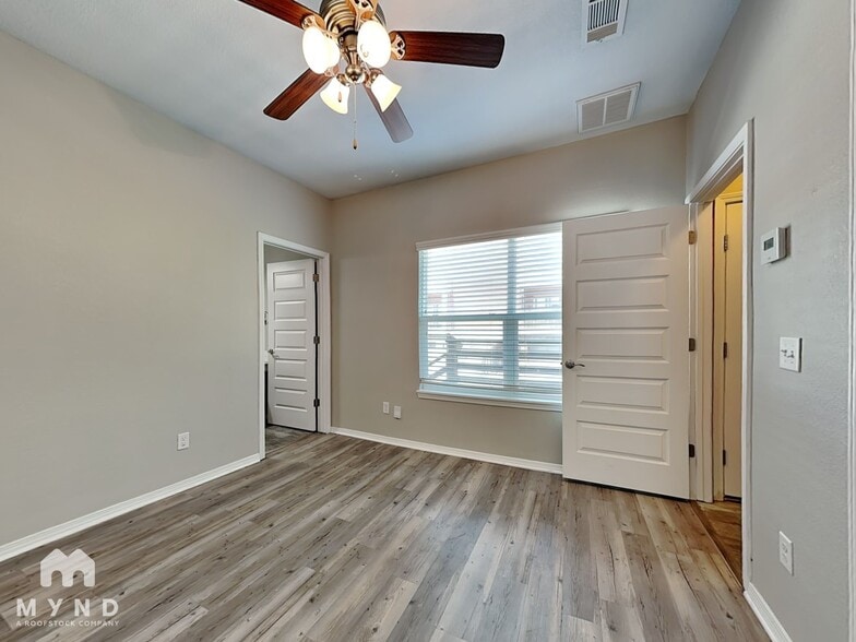 Building Photo - 1742 N Reno Dr