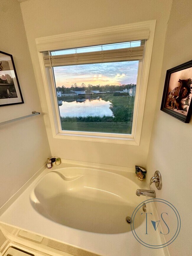 Building Photo - SPRING MOVE-IN SPECIAL: $1000 OFF 1ST MONT...