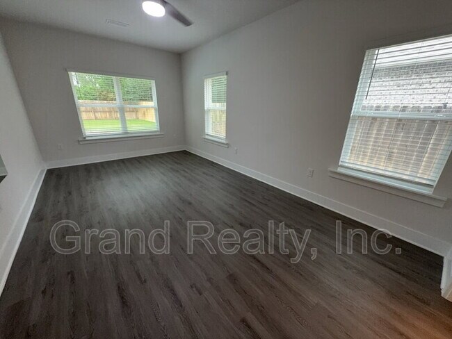 Building Photo - 5963 Cherry Hill Cir