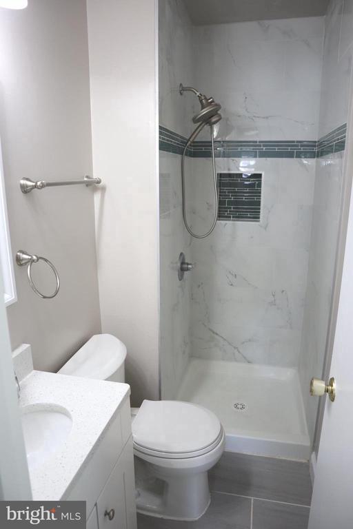 Building Photo - 910 Allan Rd