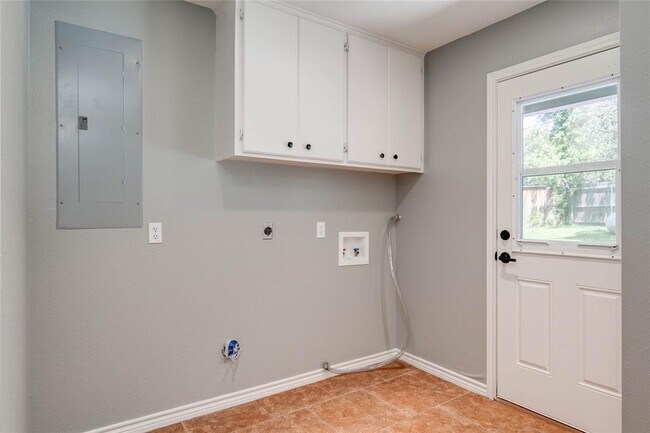Building Photo - 3316 Doe Run