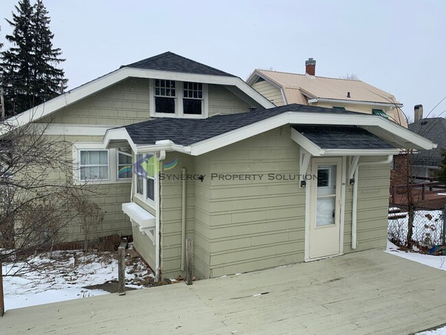 Building Photo - Adorable 2-bedroom home with 1 car detache...