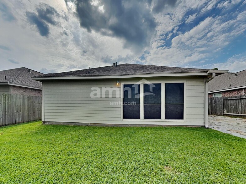 Building Photo - 18914 Roseworth Ct
