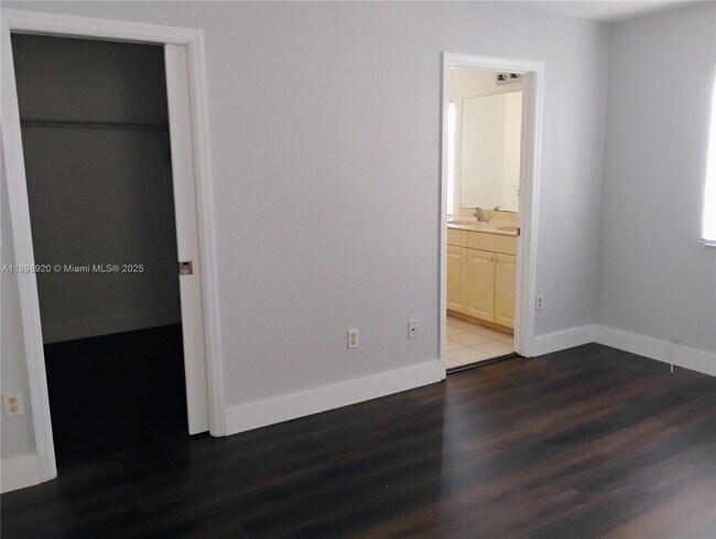 Building Photo - 1115 Lucaya Dr