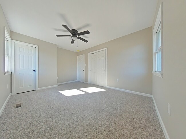 Building Photo - 6527 St Louis St