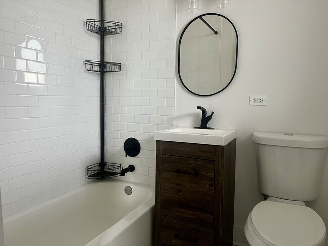 Building Photo - 5315 N Damen Ave